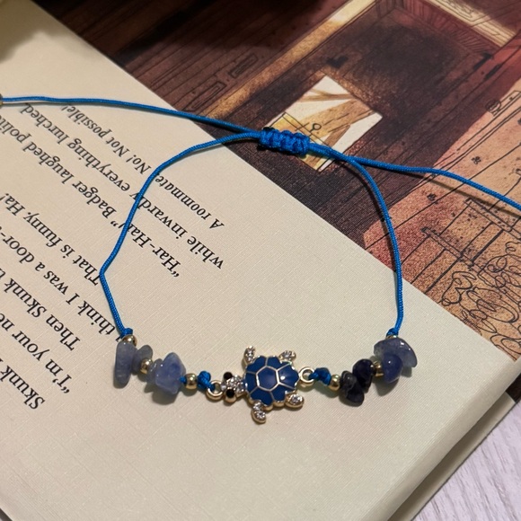 🌊 Sea Turtle Dainty Bracelet 💜Purple Amethyst💙Blue Lapis Lazuli 🤍White Quartz - Picture 4 of 9